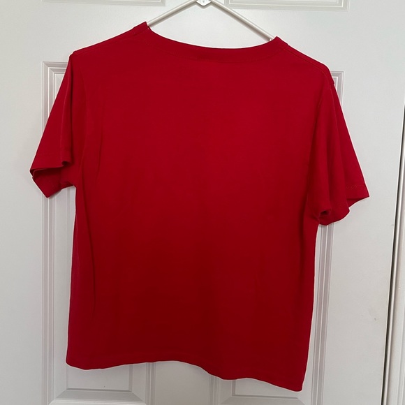 ✨5/$15✨ Red t-shirt - Picture 2 of 3